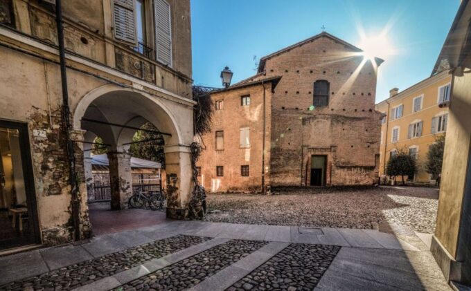 Modena: 2-Hour Private Walking Tour - Exploring Albinelli Market