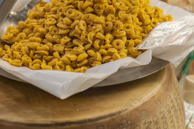 Modena City Tour Walking Tour in the Old Town - Itinerary and Key Attractions