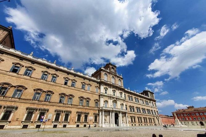 Modena City Tour Walking Tour in the Old Town - Discovering Palazzo Comunale