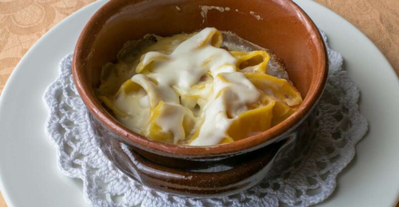 Modena: Private 4-Course Meal and Demo at a Locals Home - Key Points