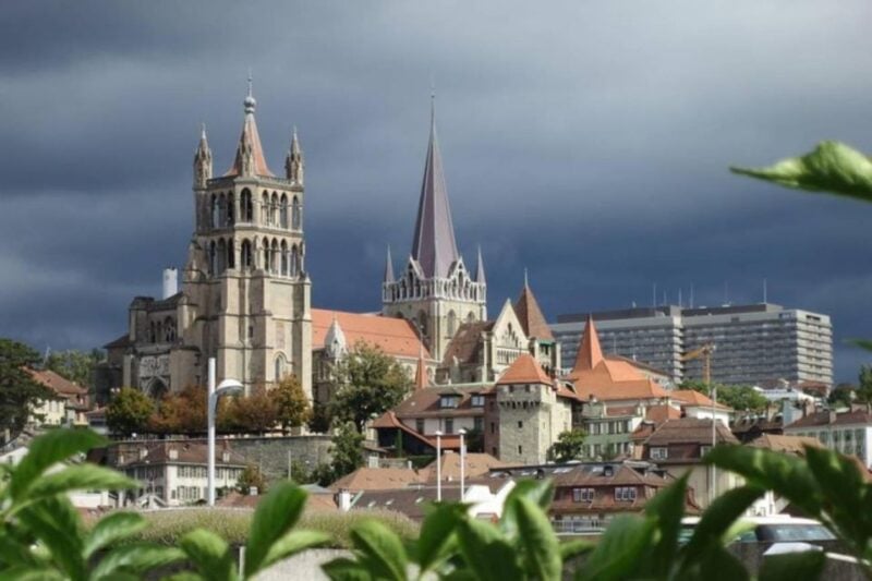 Modern Medeival Lausanne: A Self-Guided Audio Tour - Navigating the Old Towns Winding Pathways