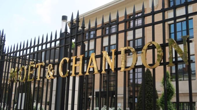 Moet Et Chandon Tasting and Fun Private Tour in Champagne - Tour Inclusions and Notes