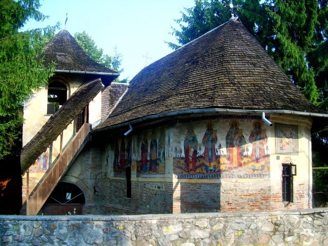Monasteries of Curtea De Arges: Day Trip From Bucharest - Itinerary Highlights