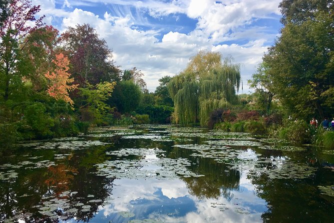 Monets Gardens & House With Art Historian: Private Giverny Tour From Paris - Exploring Monets Gardens