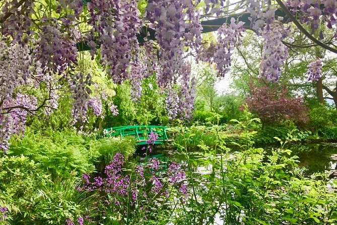 Monets Gardens & House With Art Historian: Private Giverny Tour From Paris - Experiencing Monets House