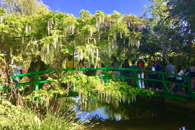 Monets Gardens & House With Art Historian: Private Giverny Tour From Paris - Art Historians Commentary