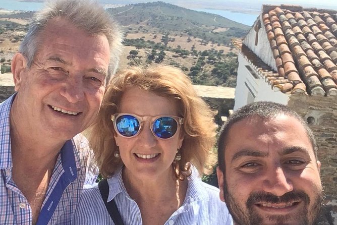 Monsaraz and Wine Tasting Tour From Évora - Pottery Village Experience
