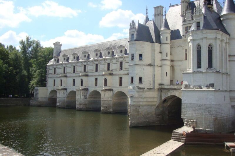 Mont Saint-Michel & Chateaux Country 3-Day Tour From Paris - Exclusions and Considerations