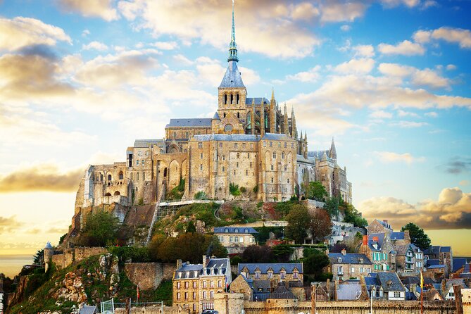 Mont Saint Michel Day Trip From Paris With English Speaking Guide - Meeting and Pickup Details