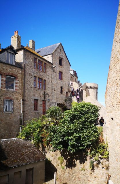Mont Saint Michel : Full Day Private Guided Tour From Paris - Recommended Attire and Footwear