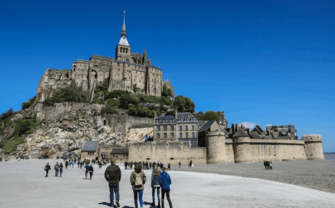 Mont-Saint-Michel: Private Guided Tour With Abbey Entrance - History From the Hundred Years War to the French Revolution