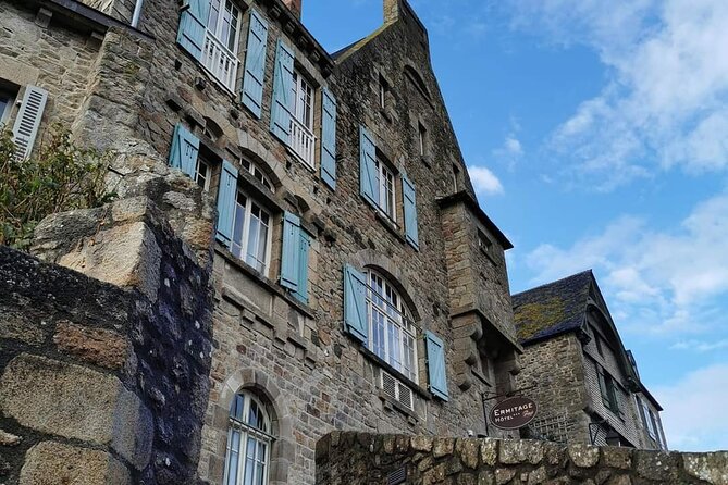 Mont Saint Michel Private VIP Tour With Champagne From Paris - Private Chauffeur Service