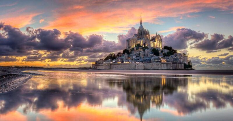 Mont Saint Michel Private VIP Tour With Champagne From Paris - Exploring Omaha Beach