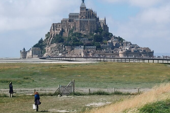 Mont-St-Michel: Private Walking Tour Abbey Ticket Included - Meeting and Logistics