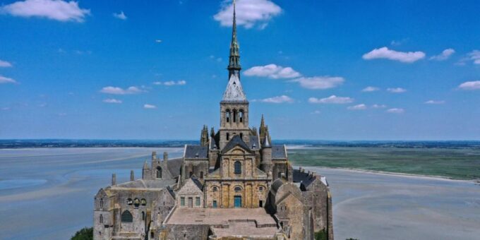 Mont-St-Michel: Small Group Guided Tour With Abbey Ticket - Start and End Locations