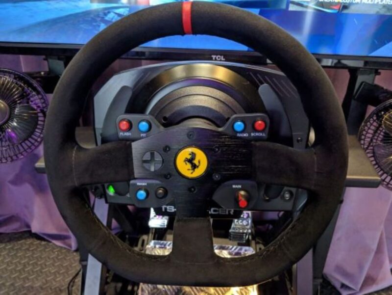 Mont Tremblant: Virtual Reality Car Racing : 30 Mins - Group Size and Reservations