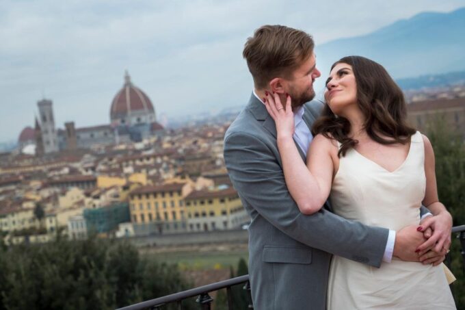 Montalcino Personal Photo Service for Couples and Families - Language Options