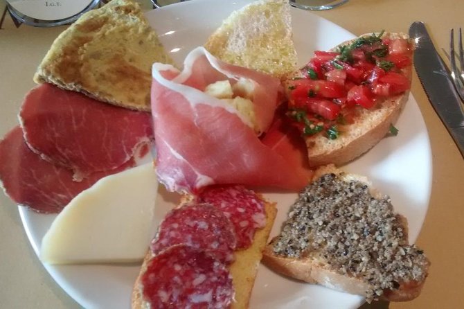 Montefalco: Winery and Oil Mill Tour in With Light Lunch - Good To Know