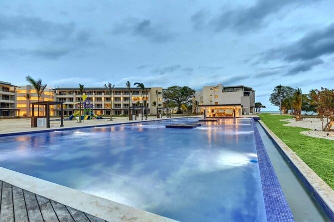 Montego Bay Airport Private Taxi to Royalton Negril - Included Amenities
