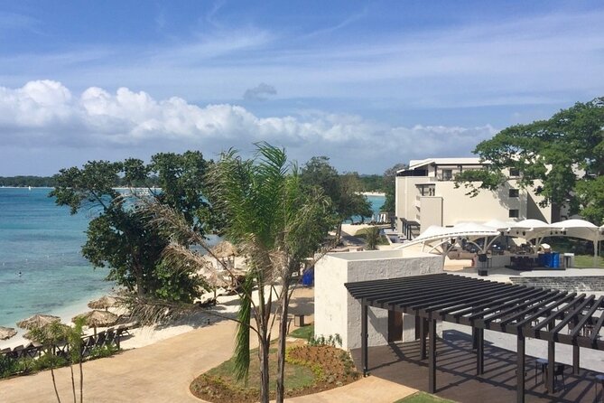 Montego Bay Airport Private Taxi to Royalton Negril - Pickup and Dropoff
