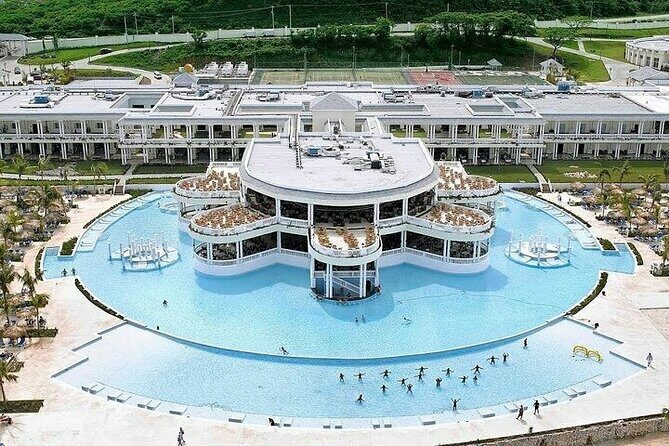 Montego Bay Airport Transfer to Grand Palladium Hotel Lucea Ja - Who Is It Best For?