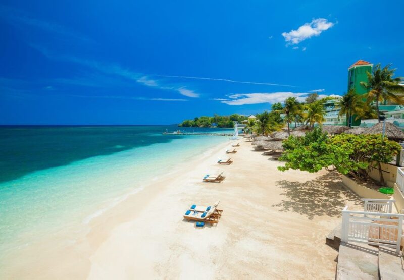 Montego Bay: Airport Transfer to Runaway Bay & Ocho Rios - Service Features