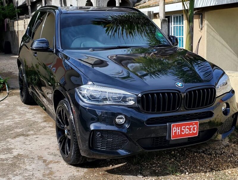 Montego Bay Airport: VIP Transfer From Sandals Dunns River - Complimentary Amenities