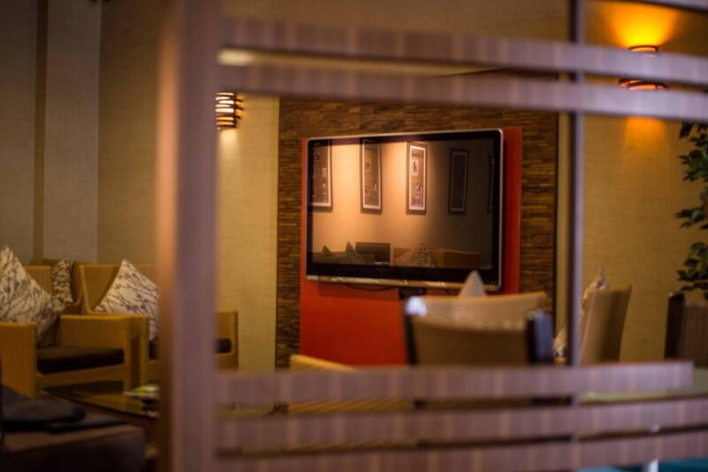 Montego Bay: Club Mobay VIP Departure Lounge Experience - Key Points