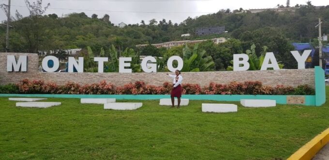 Montego Bay: Private City Walking Tour With Transportation - Relaxation at Doctors Cave Beach