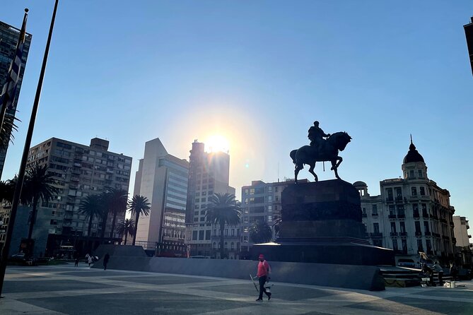 Montevideo: Historical and Diverse (Walking) (Spanish And/Or Portuguese) - Exploring Plaza Independencia