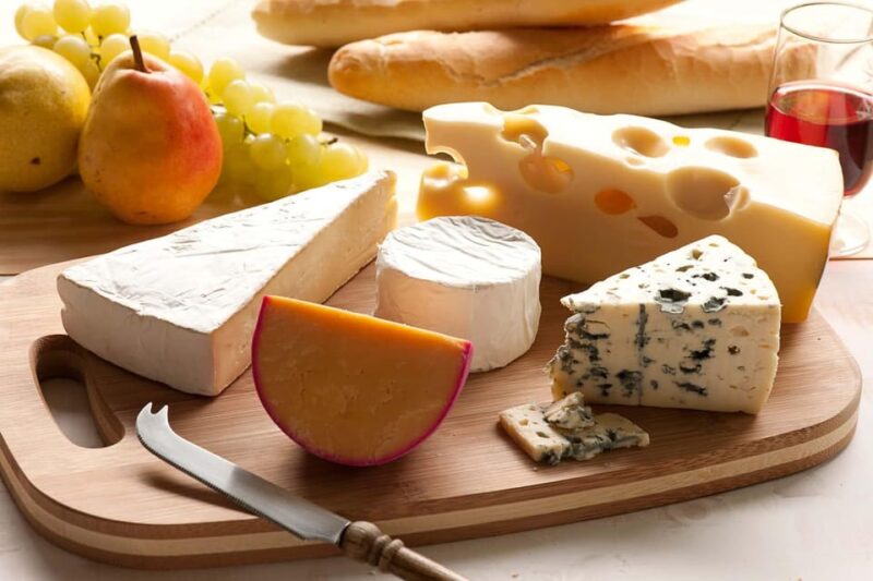 Montmartre Cheese and Wine Tasting Walking Tour - Exploring Montmartre