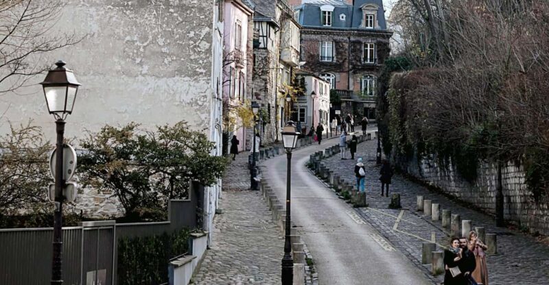 Montmartre - Sacré Coeur Walking Tour In French. - Tour Route and Activities