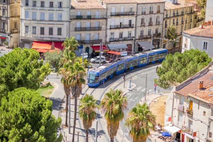 Montpellier: Express Walk With a Local in 60 Minutes - Discovering Montpelliers Essence