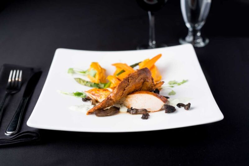 Montréal: 3 or 5-Course Dinner Cruise With Music - Onboard Entertainment and Atmosphere