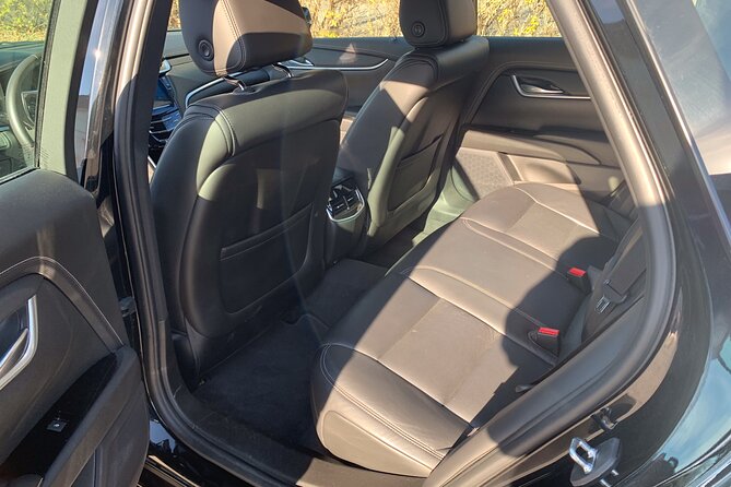 Montreal Airport to Mont-Tremblant Private Transfer Sedan 3 Passengers Maximum - Meeting Point Details