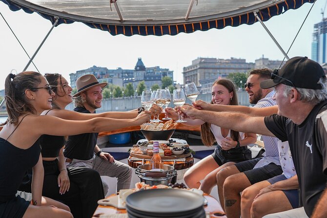 Montreal: Guided Exclusive Electric Boat Tour on Lachine Canal - Traveler Capacity