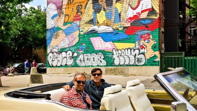 Montréal: Guided Tour in Vintage Convertible Cadillac - Customization Possibilities