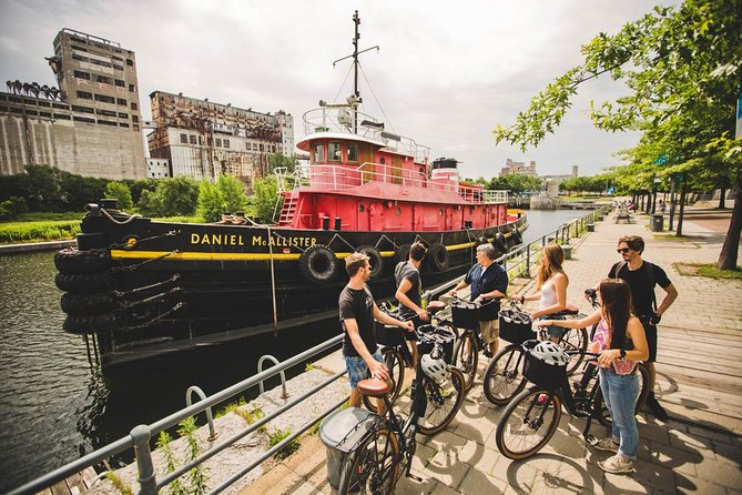 Montreal Highlights Bike Tour: Downtown, Old Montreal, Waterfront - Mount Royal Park and McGill