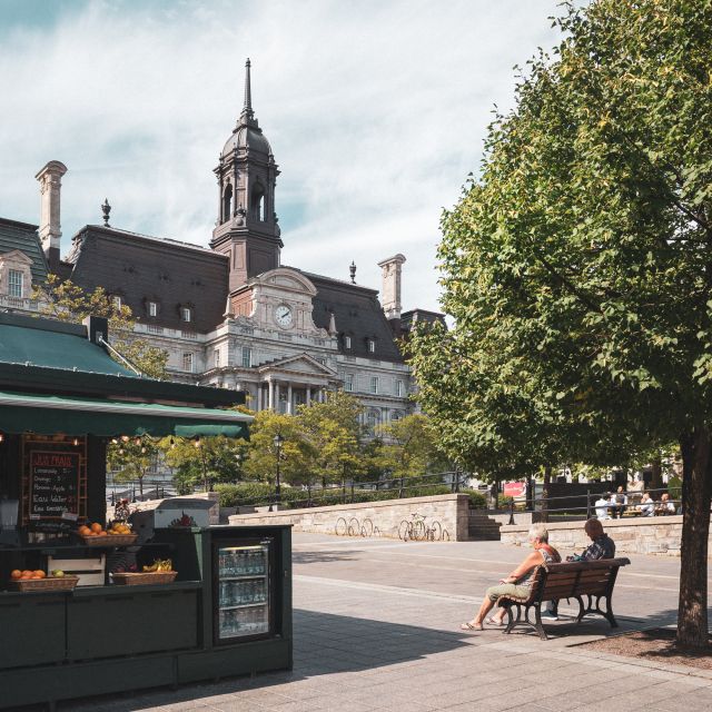 Montreal: Old Montreal English Walking Tour - Duration and Group Size