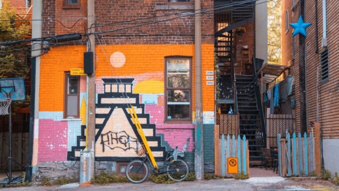 Montreal: Private Highlights & Hidden Gems Tour With a Local - Local Hosts