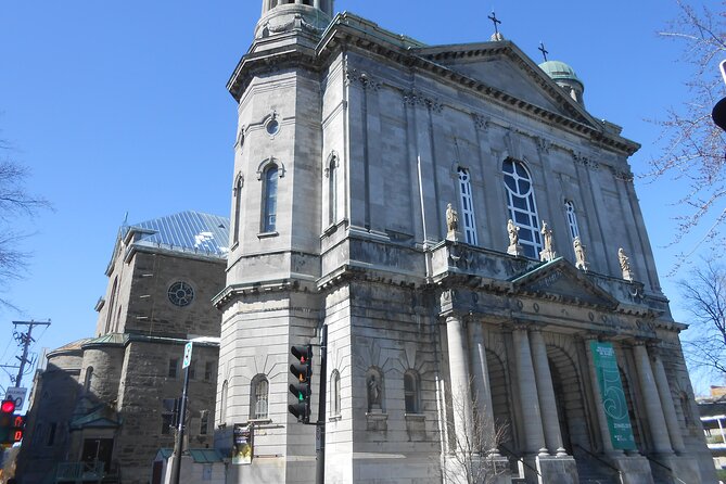 Montreal Self-Guided Walking Tour and Scavenger Hunt - Challenges and Clues