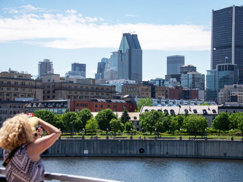 Montréal: St. Lawrence Sightseeing River Cruise - Key Points