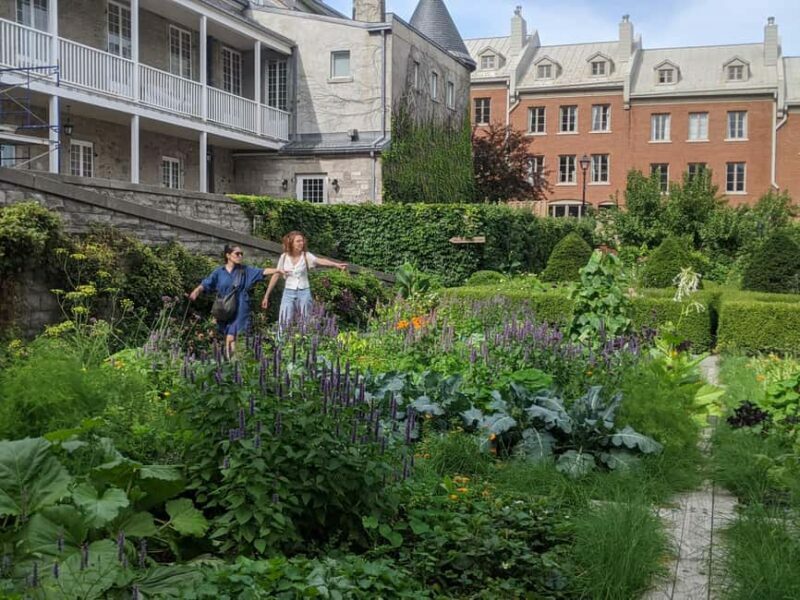 Montréal: The Original Old Montréal Walking Tour - An In-Depth Look at the Tour Experience