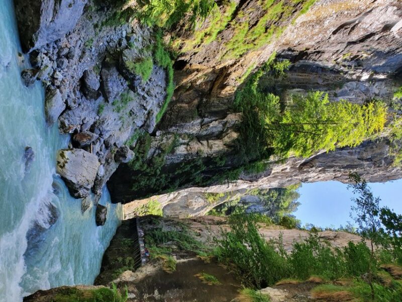 Montreux Private Tour: Waterfalls Valley&Aareschlucht Gorge - Exploring the Lauterbrunnen Valley