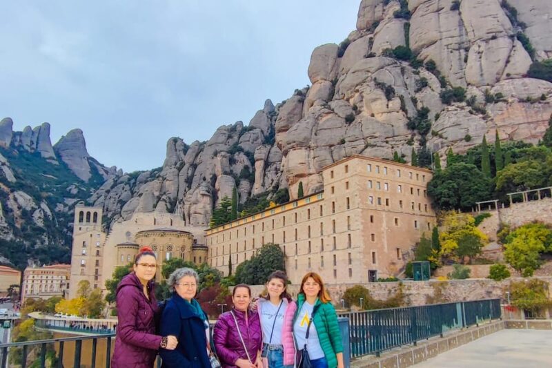 MONTSERRAT: TOUR IN ROMANIAN LANGUAGE - Included Features