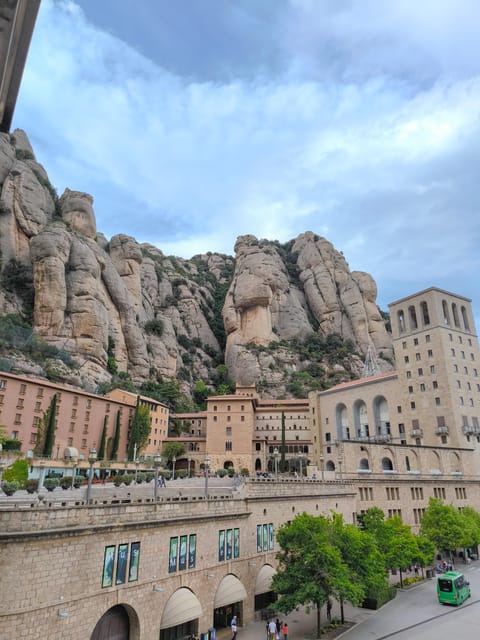 MONTSERRAT: TOUR IN ROMANIAN LANGUAGE - Frequently Asked Questions