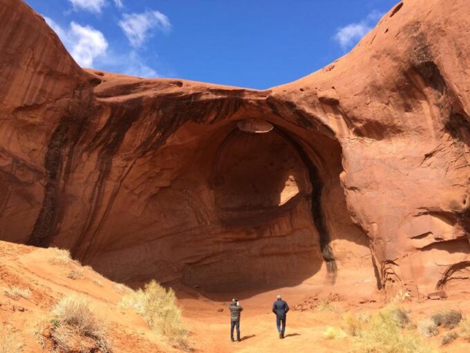 Monument Valley: Backcountry Jeep Tour With Navajo Guide - Tour Logistics and Capacity