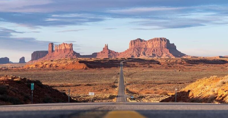 Monument Valley: Cultural Tour With Dinner and Entertainment - Key Points