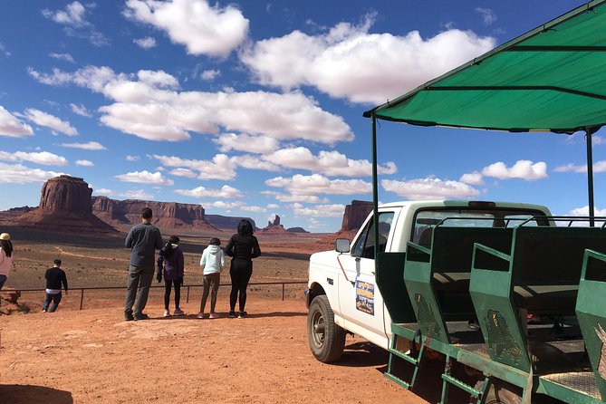 Monument Valley Extended Backcountry Tour - Guide Expertise and Storytelling