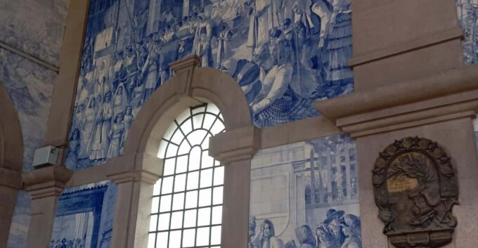 Monumental and Historical Oporto With the Stock Exchange Palace - Starting Location: São Bento Station